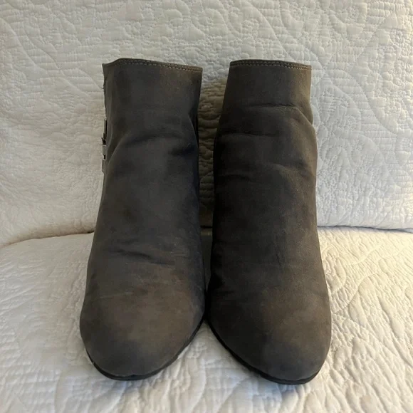 BCBG Paris Gray Wyno Wedge Booties 8.5 - Picture 2 of 7